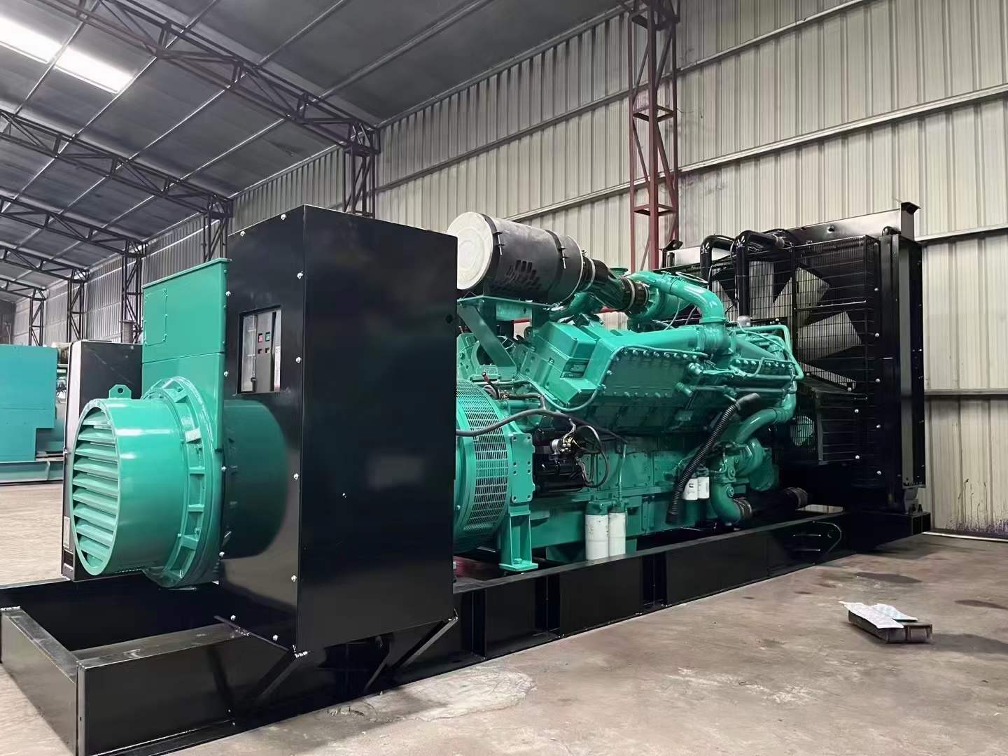 红山街道如何降低 800kW 柴油发电机输出电流的波动？