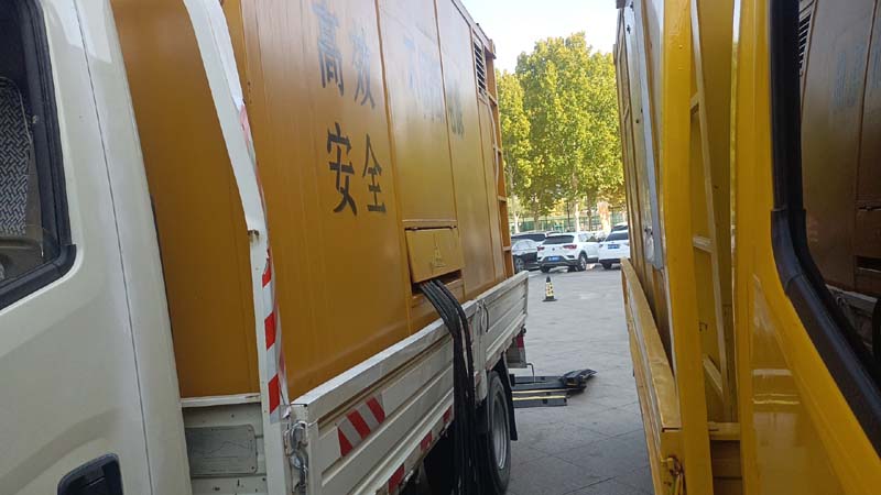 红山街道如何判断柴油发电机组和UPS电源的切换时间是否符合要求？